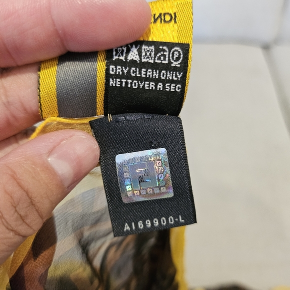 Authentic Fendi silk scarf - Picture 7 of 12